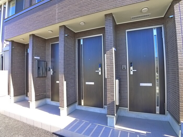 物件外観写真5　(エントランス部分)