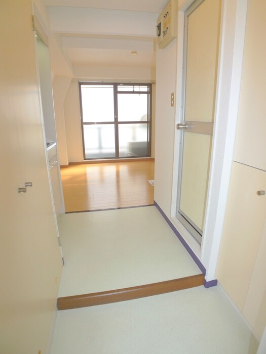 物件内観写真16　(玄関)