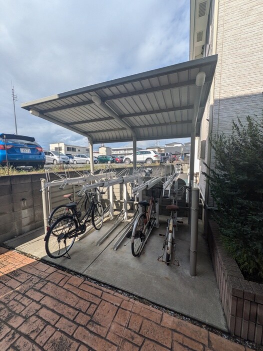 物件外観写真3　(駐輪場)