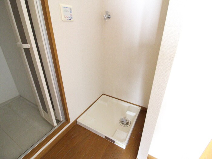 物件内観写真13　(洗濯機置場)