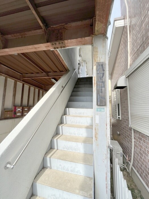 物件外観写真5　(エントランス部分)