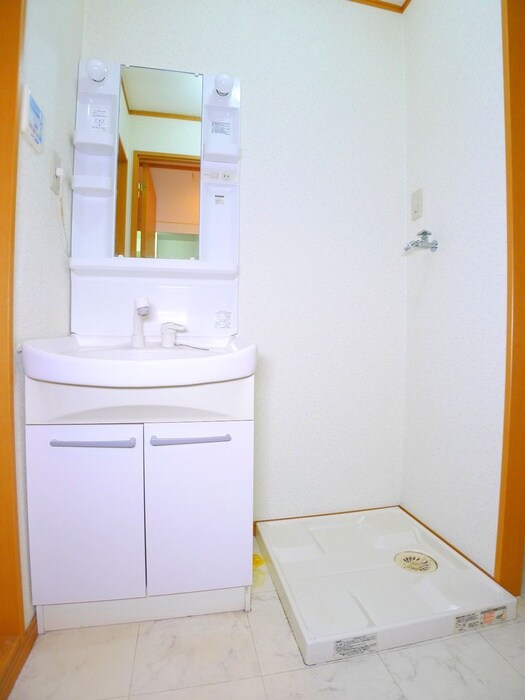 物件内観写真14　(洗濯機置場)