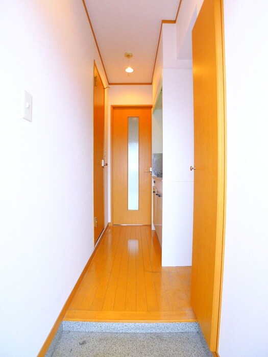 物件内観写真16　(玄関)