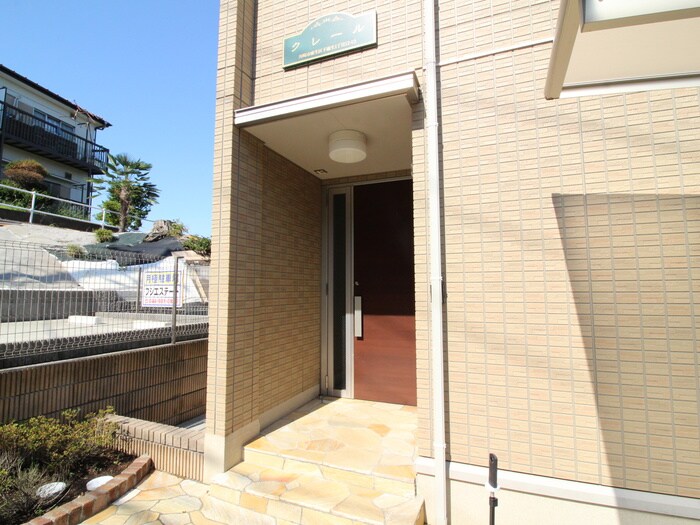 物件外観写真2　(エントランス部分)