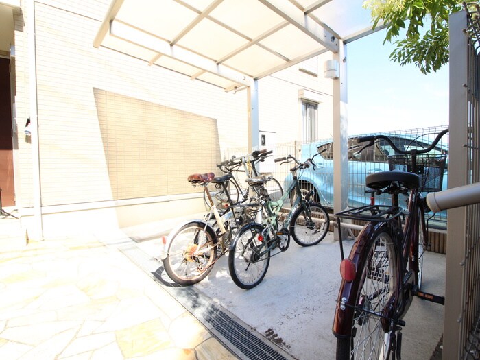 物件外観写真5　(駐輪場)