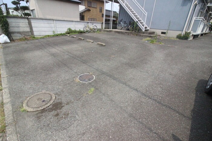 物件外観写真5　(駐車場)