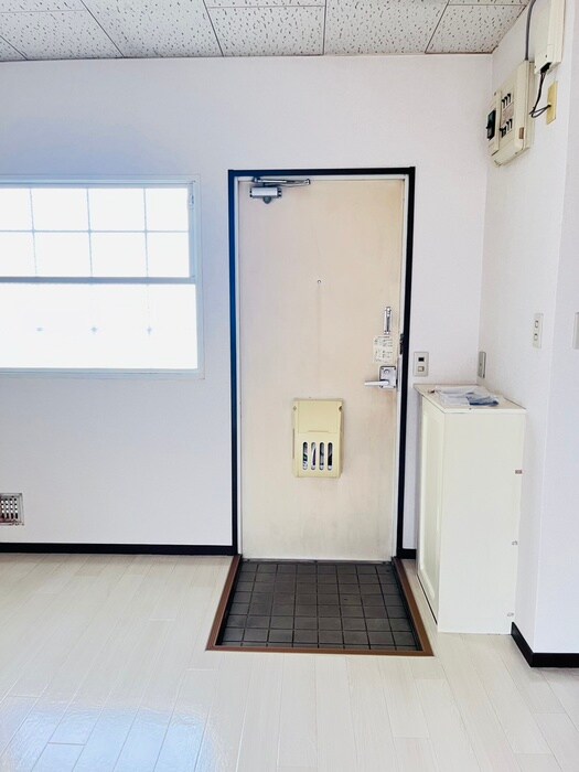 物件内観写真15　(玄関)
