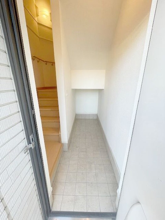 物件内観写真6　(玄関)