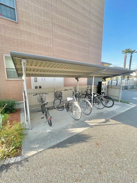物件外観写真3　(駐輪場)