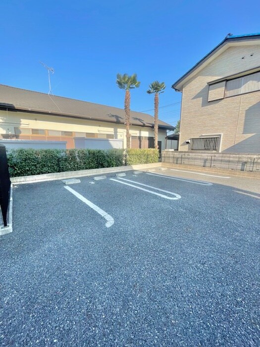 物件外観写真4　(駐車場)
