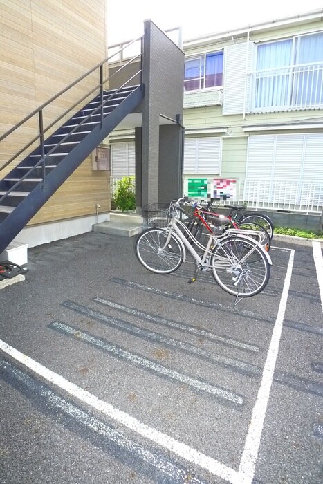 物件外観写真4　(駐輪場)