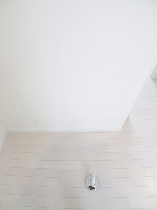 物件内観写真18　(洗濯機置場)