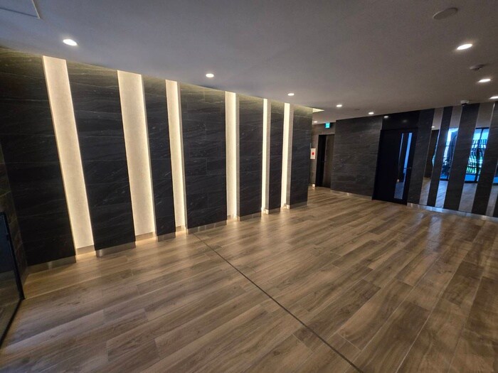 物件外観写真5　(エントランス部分)