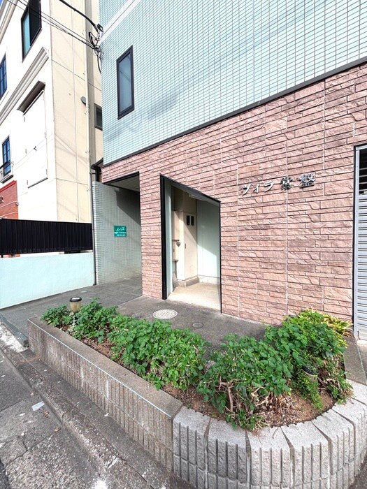 物件外観写真2　(エントランス部分)