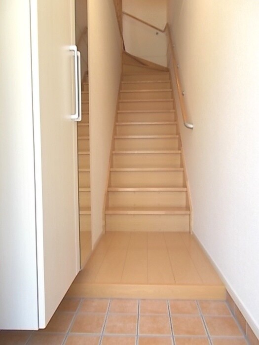 物件内観写真13　(玄関)