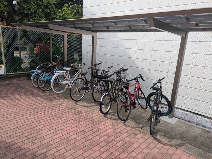 物件外観写真3　(駐輪場)