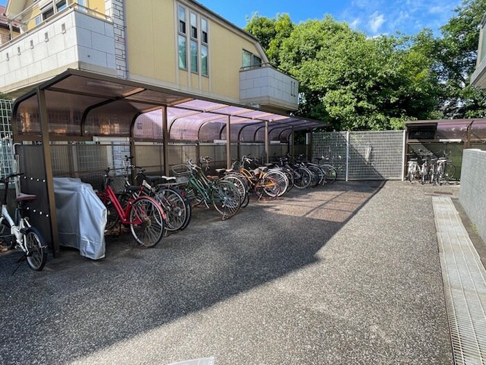 物件外観写真4　(駐輪場)