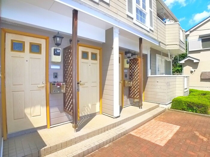 物件外観写真6　(エントランス部分)