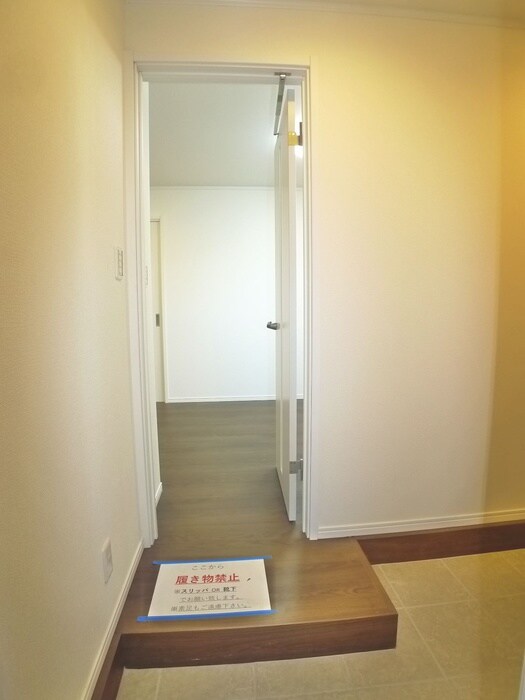 物件内観写真17　(玄関)