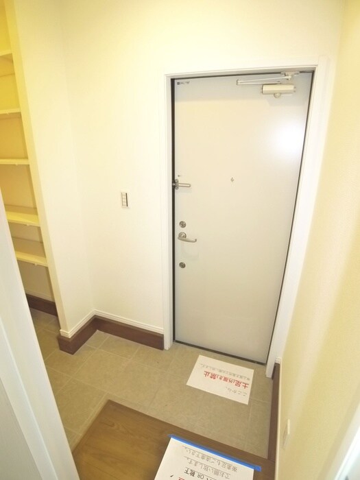 物件内観写真18　(玄関)