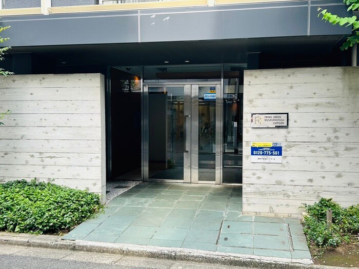 物件外観写真2　(エントランス部分)