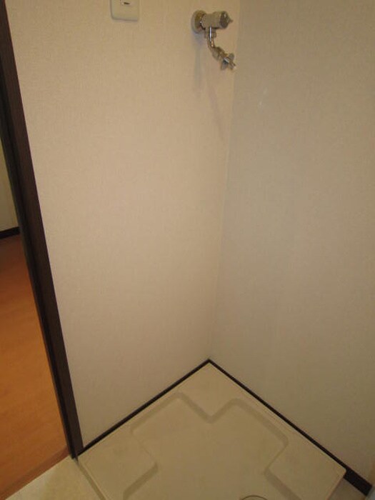 物件内観写真15　(洗濯機置場)