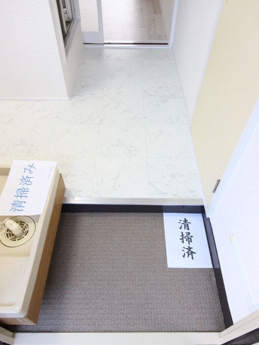 物件内観写真7　(玄関)