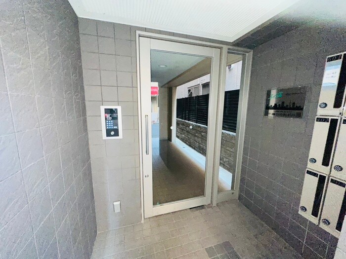物件外観写真5　(エントランス部分)