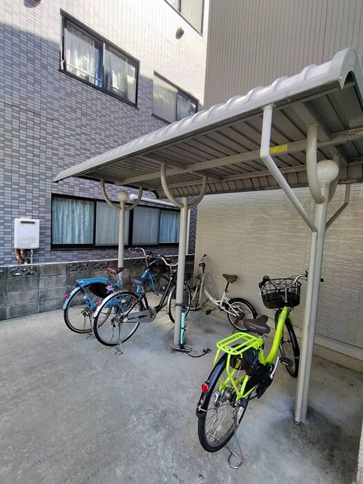 物件外観写真4　(駐輪場)