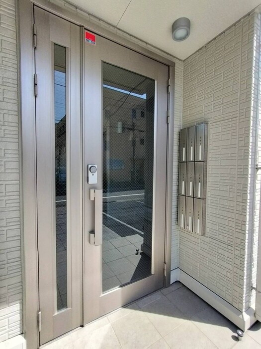 物件外観写真6　(エントランス部分)