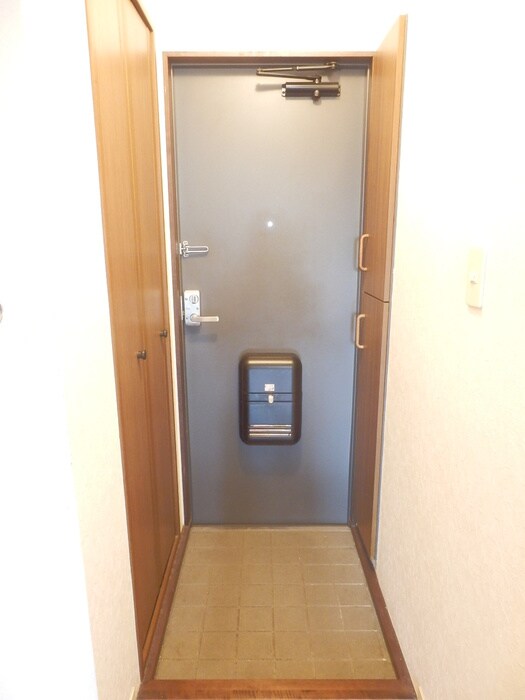 物件内観写真8　(玄関)