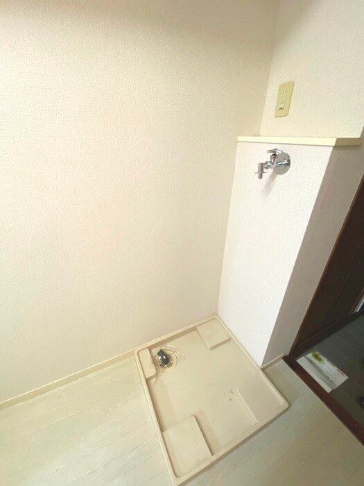 物件内観写真8　(洗濯機置場)