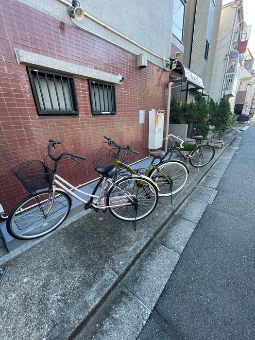 物件外観写真5　(駐輪場)