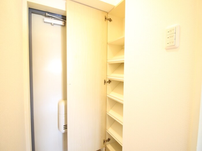 物件内観写真12　(靴箱)