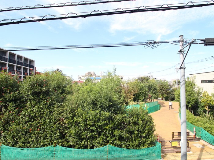 物件内観写真20　(室内からの展望)