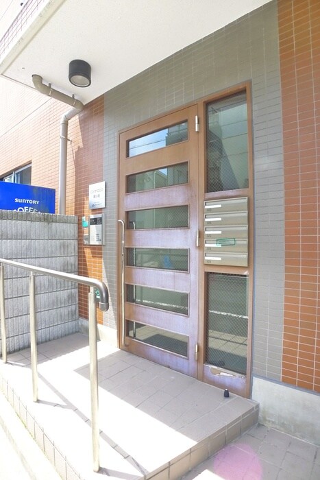 物件外観写真3　(エントランス部分)