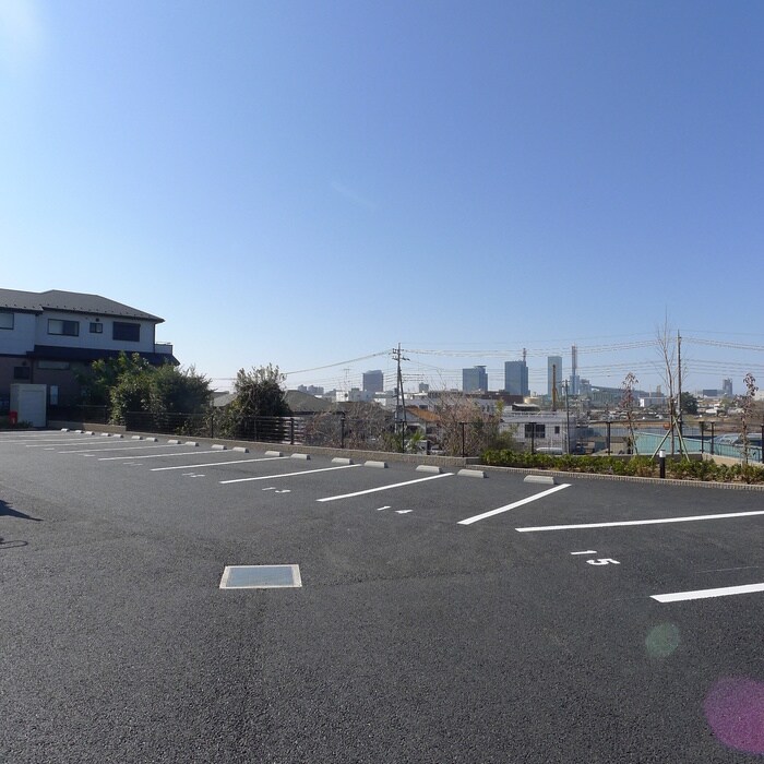 物件外観写真4　(駐車場)