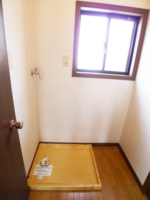 物件内観写真15　(洗濯機置場)