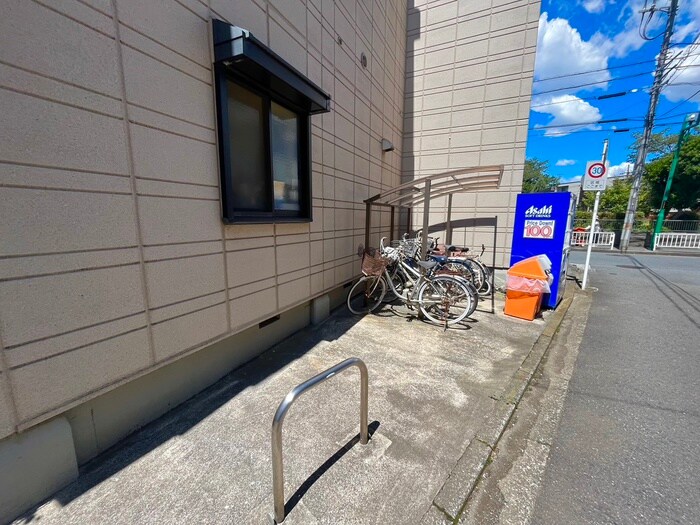 物件外観写真6　(駐輪場)