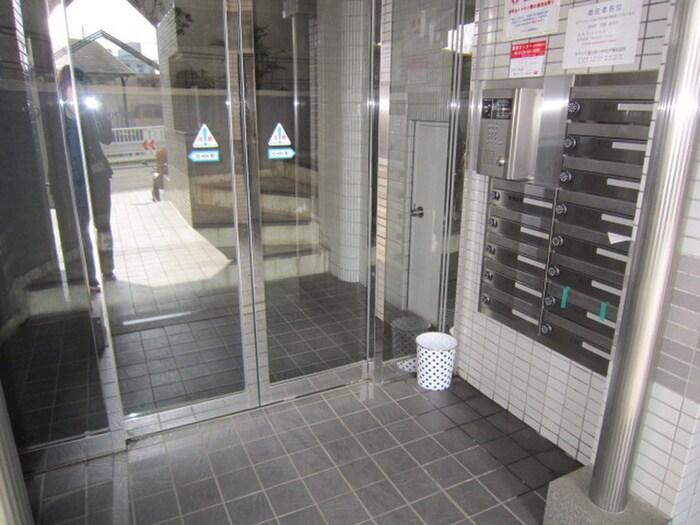 物件外観写真3　(エントランス部分)