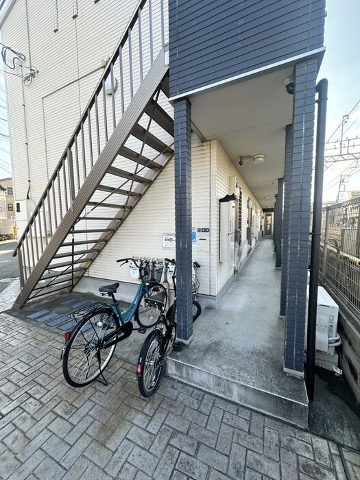 物件外観写真4　(エントランス部分)