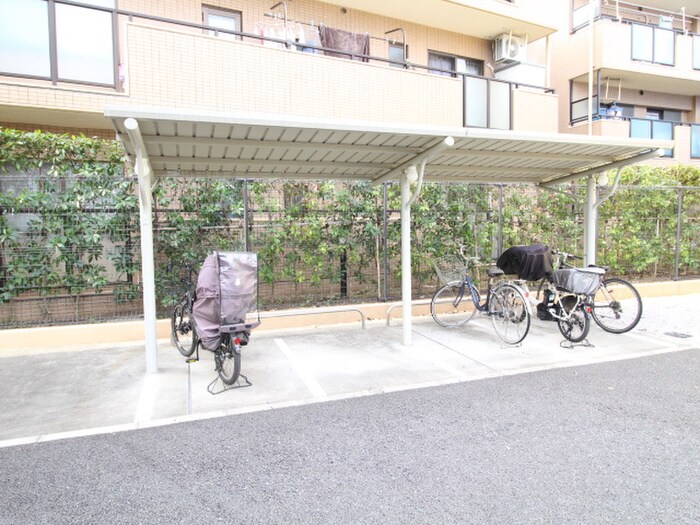 物件外観写真2　(駐輪場)