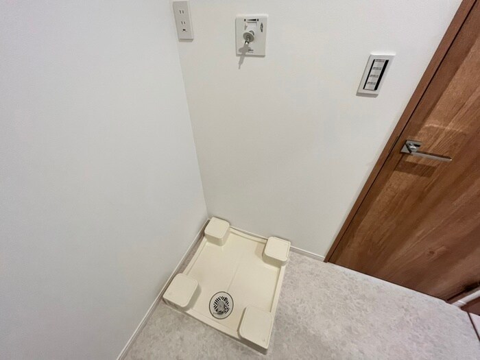 物件内観写真14　(洗濯機置場)