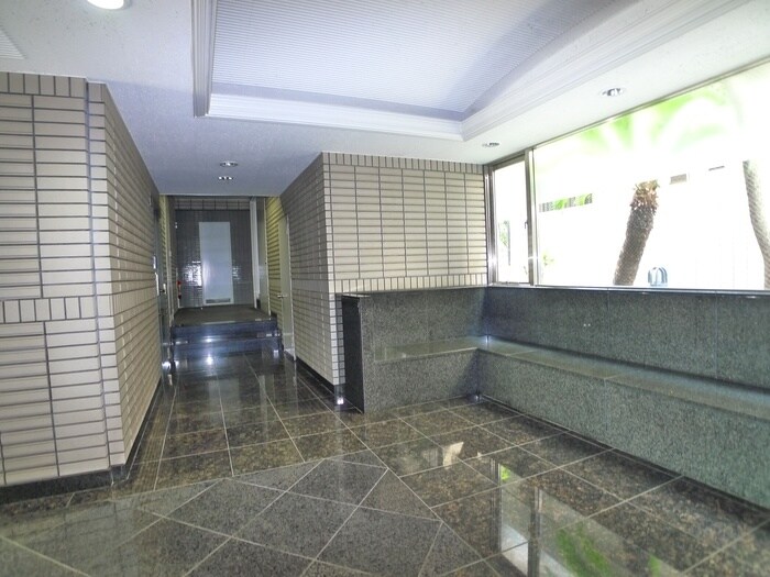 物件外観写真4　(エントランス部分)