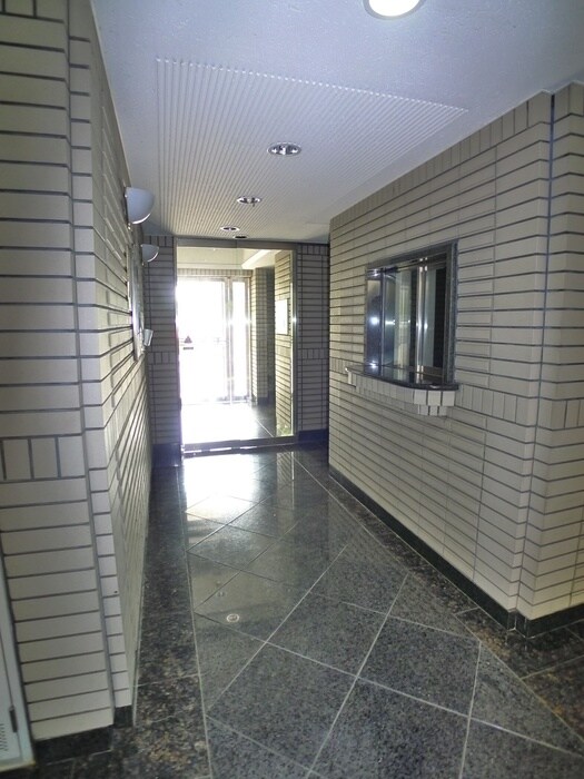 物件外観写真6　(エントランス部分)