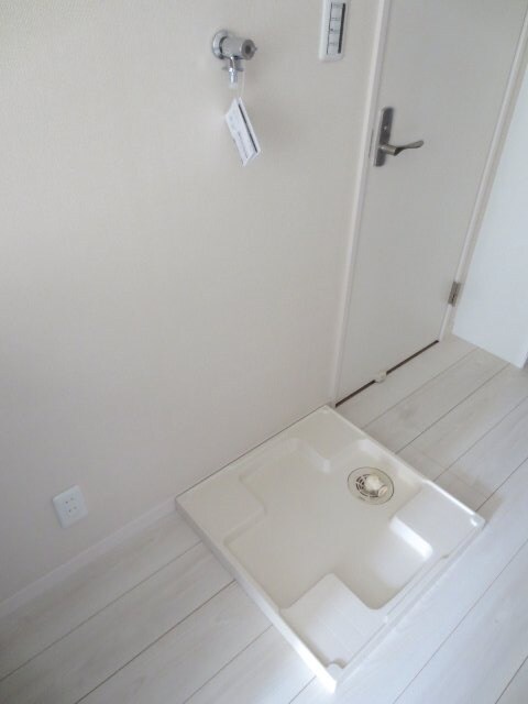 物件内観写真12　(洗濯機置場)