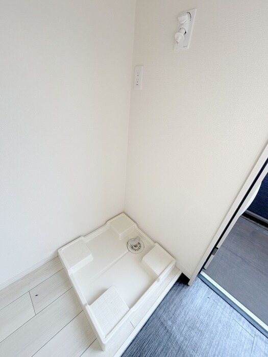 物件内観写真12　(洗濯機置場)