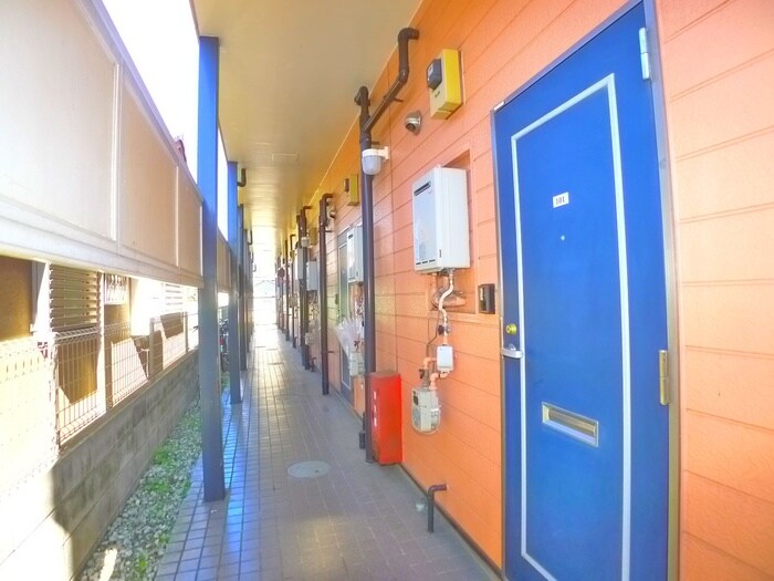 物件外観写真6　(エントランス部分)