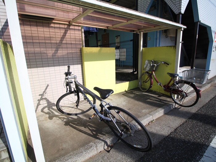 物件外観写真3　(駐輪場)
