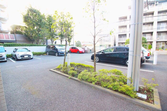 物件外観写真5　(駐車場)